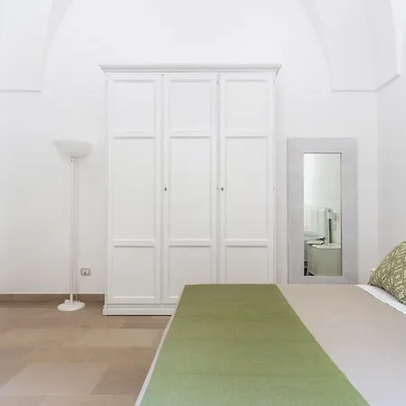 Rosa Mediterranea Marina Di Pescoluse